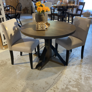 Hyde table in oak with harmony chairs
